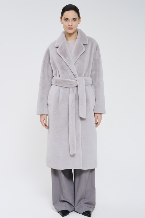 шуба из искусственного меха с поясом от бренда снежная королева вид слева