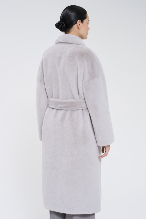 шуба из искусственного меха с поясом по цене 12930 руб вид справа