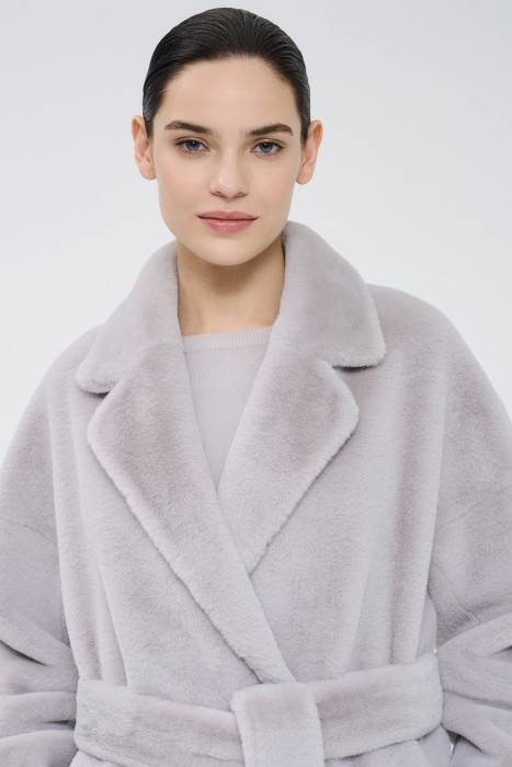 шуба из искусственного меха с поясом из россии вид сбоку