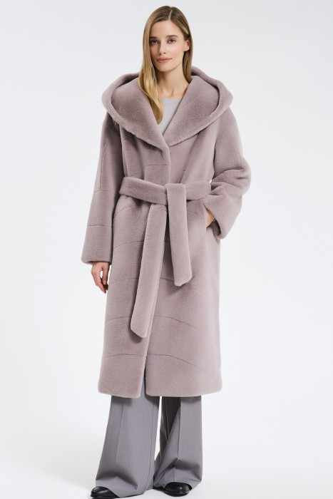 шуба из искусственного меха с поясом от бренда снежная королева вид слева