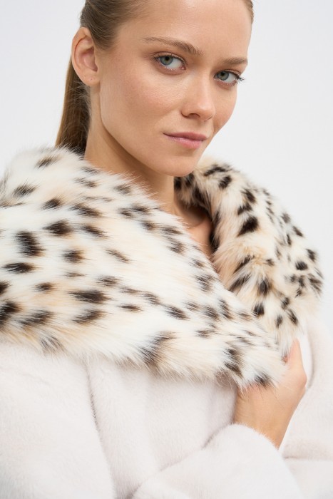 шуба из искусственного меха с поясом из россии вид сбоку