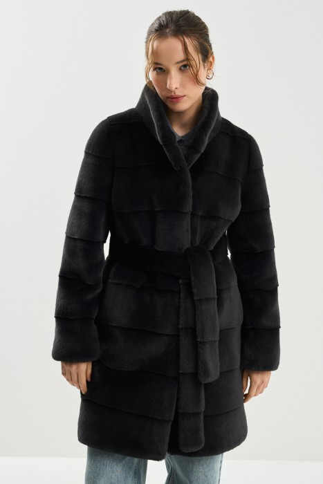 шуба из искусственного меха с поясом от бренда снежная королева вид слева