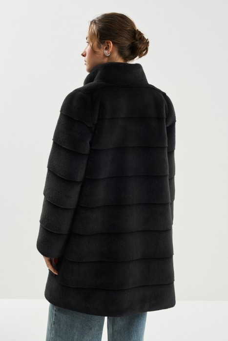 шуба из искусственного меха с поясом по цене 20210 руб вид справа