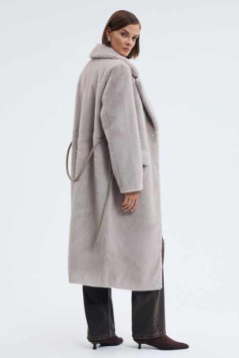 шуба из искусственного меха с поясом по цене 12530 руб вид справа