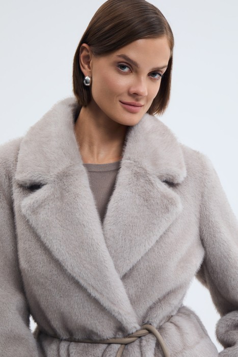 шуба из искусственного меха с поясом из россии вид сбоку