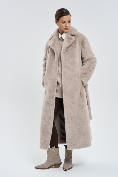 шуба из искусственного меха с поясом по цене 20210 руб вид справа