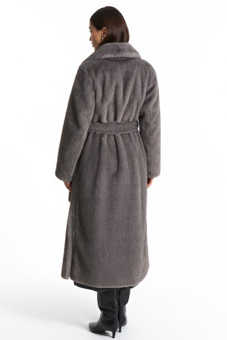 шуба из искусственного меха с поясом по цене 11720 руб вид справа