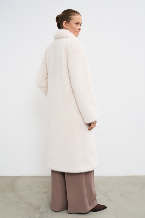 шуба из искусственного меха с поясом по цене 18600 руб вид справа