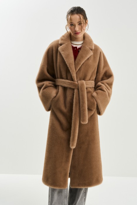 шуба из искусственного меха с поясом от бренда снежная королева вид слева