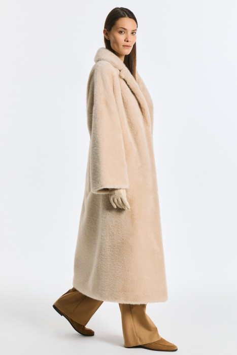 шуба из искусственного меха с поясом от бренда снежная королева вид слева