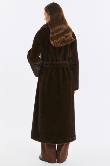 шуба из искусственного меха с поясом по цене 21440 руб вид справа