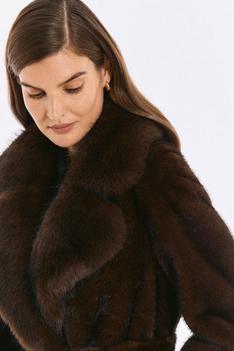 шуба из искусственного меха с поясом из россии вид сбоку