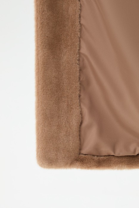 шуба из искусственного меха с поясом по цене 14150 руб вид справа