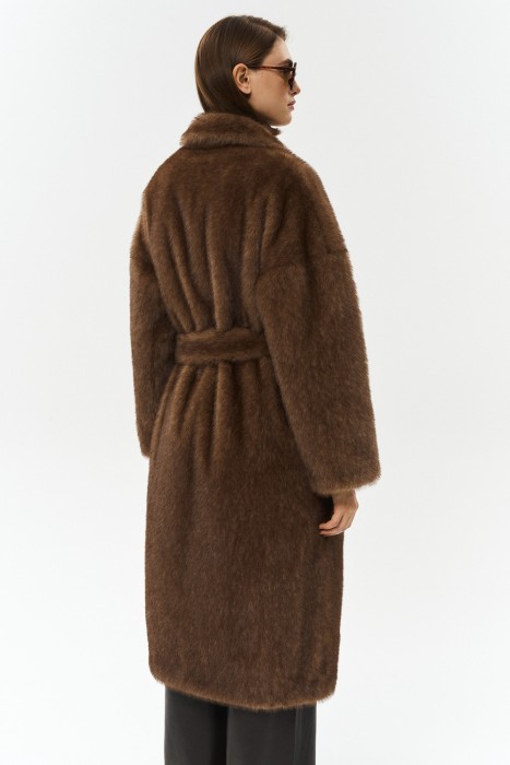 шуба из искусственного меха с поясом по цене 12530 руб вид справа