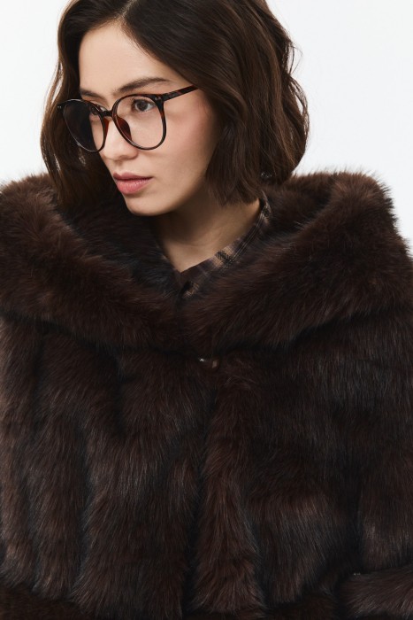 шуба из искусственного меха с поясом из россии вид сбоку
