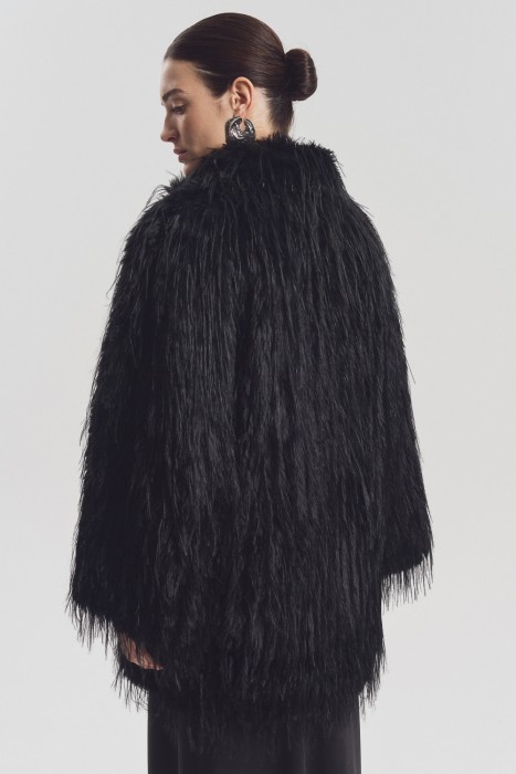 шуба из искусственного меха с поясом по цене 12120 руб вид справа