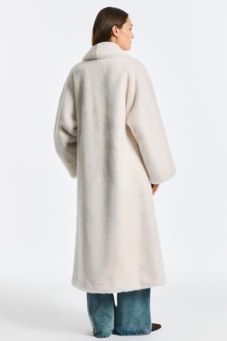 шуба из искусственного меха с поясом по цене 17790 руб вид справа