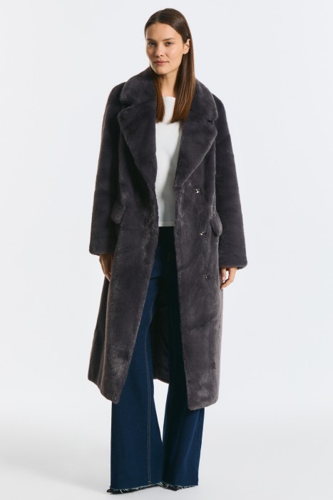 шуба из искусственного меха с поясом от бренда снежная королева вид слева