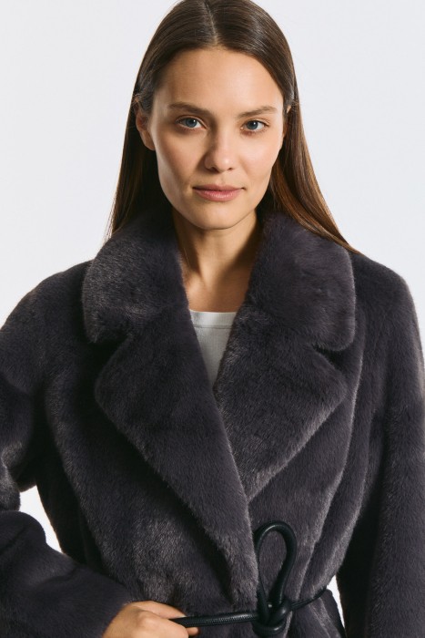 шуба из искусственного меха с поясом из россии вид сбоку