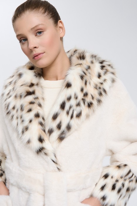 шуба из искусственного меха с поясом из россии вид сбоку