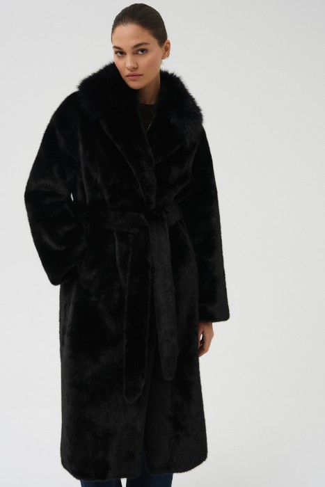 шуба из искусственного меха с поясом от бренда снежная королева вид слева