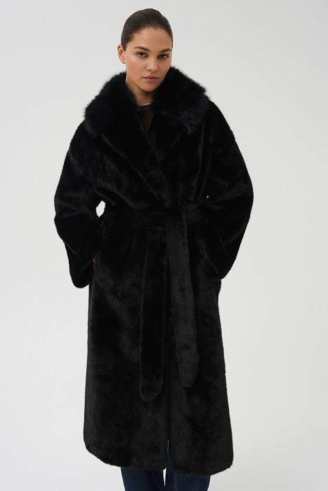 шуба из искусственного меха с поясом по цене 10510 руб вид справа