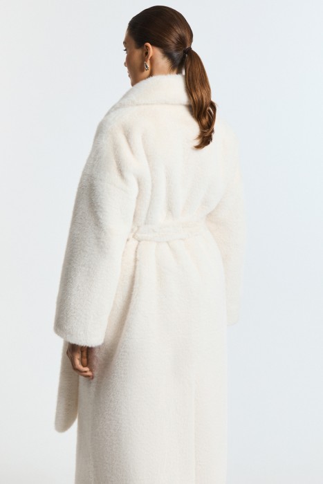 шуба из искусственного меха с поясом по цене 11720 руб вид справа