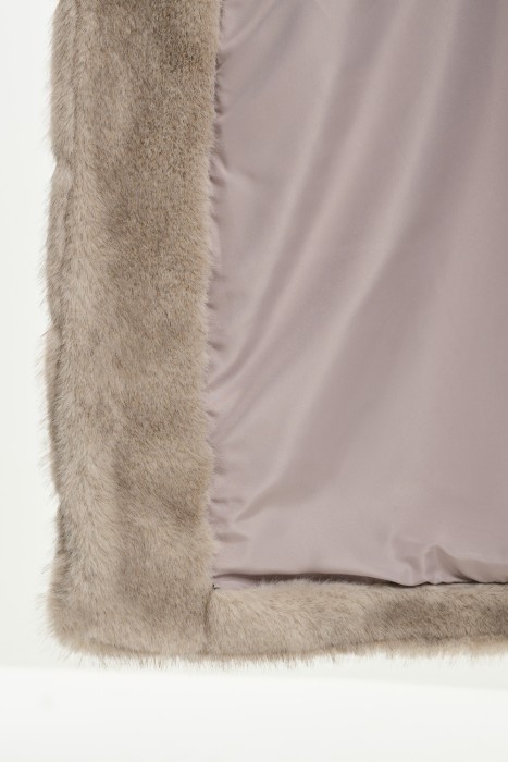 шуба из искусственного меха с поясом из россии вид сбоку