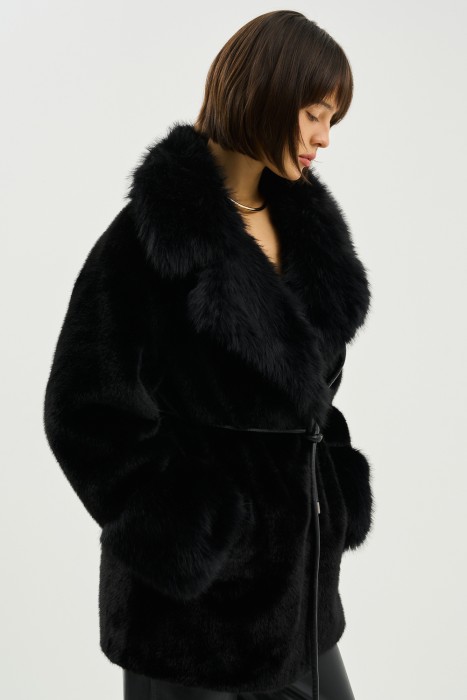 шуба из искусственного меха с поясом из россии вид сбоку
