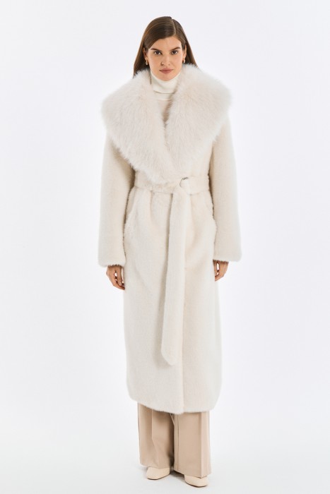 шуба из искусственного меха с поясом по цене 13340 руб вид справа