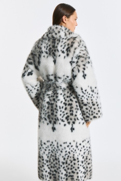 шуба из искусственного меха с поясом по цене 9700 руб вид справа