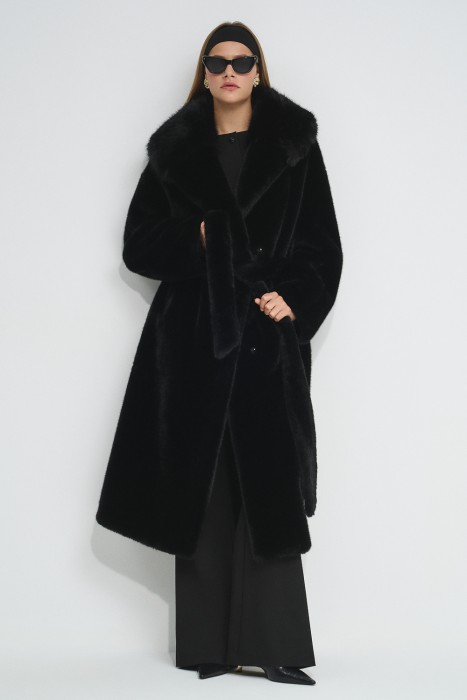 шуба из искусственного меха с поясом от бренда снежная королева вид слева