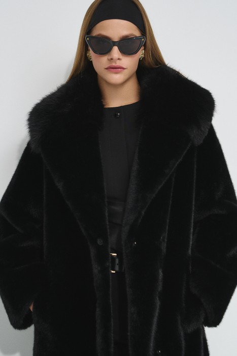 шуба из искусственного меха с поясом по цене 10510 руб вид справа