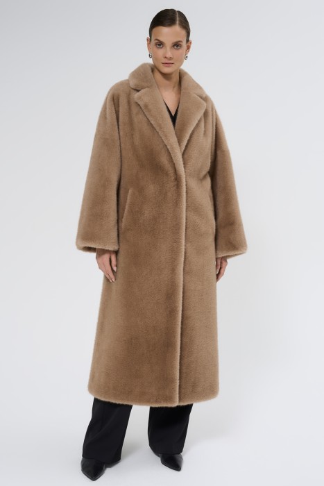 шуба из искусственного меха с поясом от бренда снежная королева вид слева