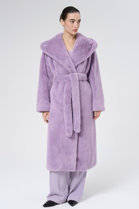 шуба из искусственного меха с поясом от бренда снежная королева вид слева