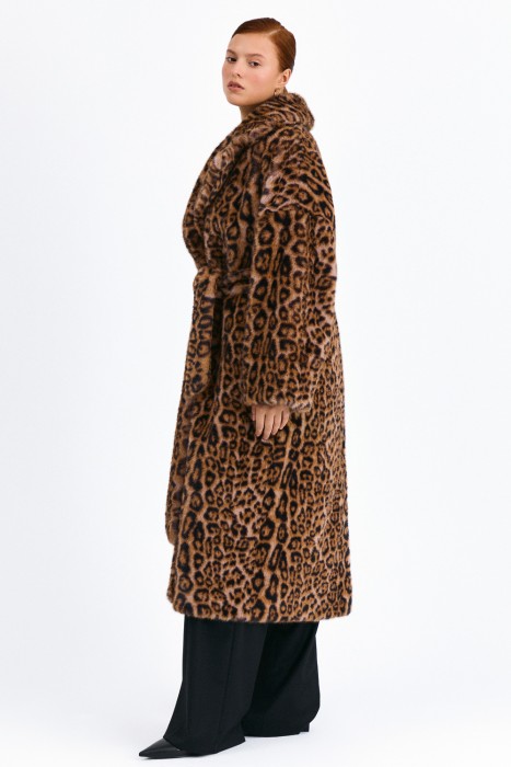 шуба из искусственного меха с поясом по цене 6470 руб вид справа