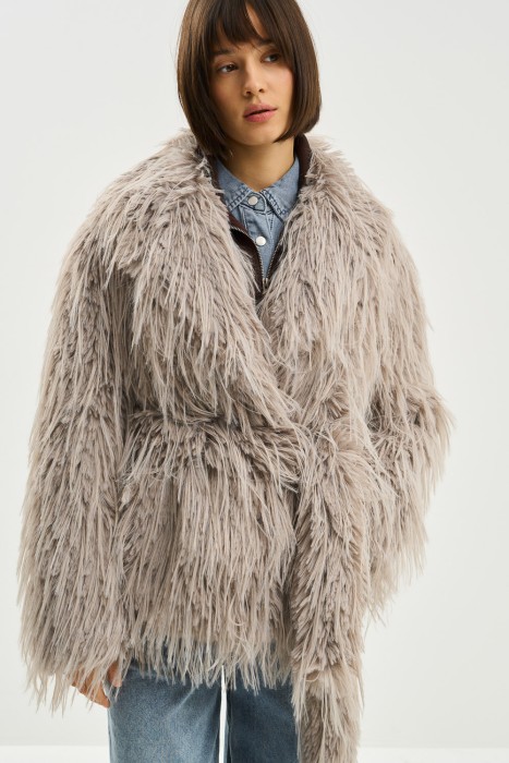 шуба из искусственного меха с поясом по цене 11720 руб вид справа