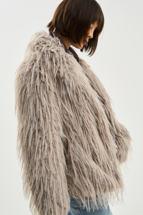 шуба из искусственного меха с поясом из россии вид сбоку
