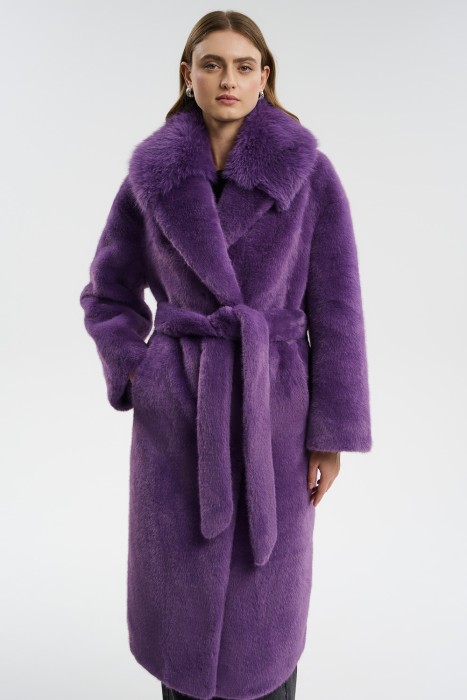 шуба из искусственного меха с поясом от бренда снежная королева вид слева