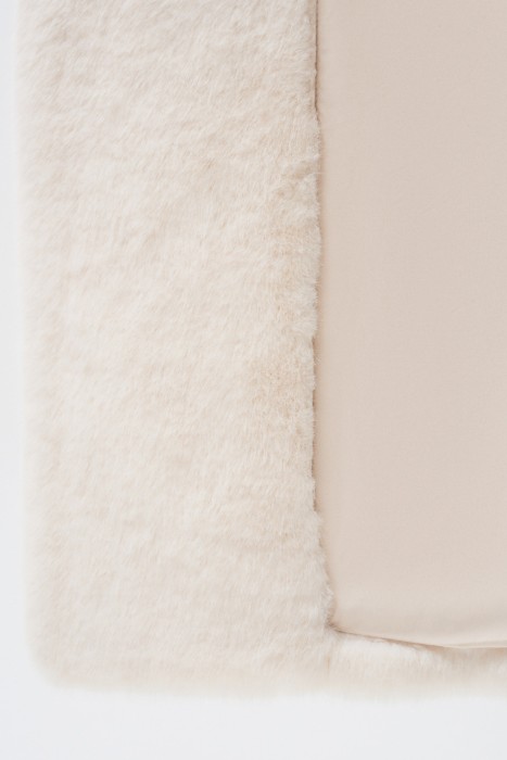 шуба из искусственного меха с поясом по цене 6470 руб вид справа