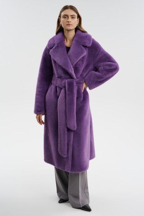 шуба из искусственного меха с поясом от бренда снежная королева вид слева