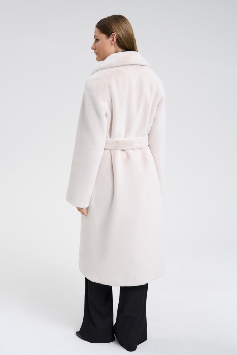 шуба из искусственного меха с поясом по цене 14390 руб вид справа