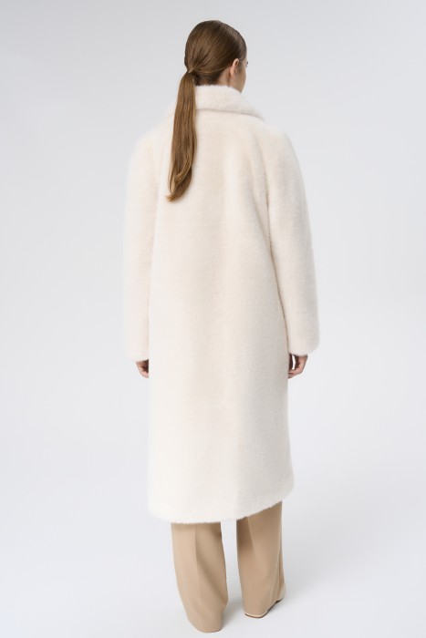 шуба из искусственного меха с поясом по цене 14390 руб вид справа