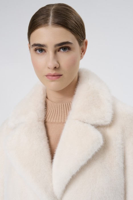 шуба из искусственного меха с поясом из россии вид сбоку