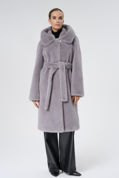 шуба из искусственного меха с поясом от бренда снежная королева вид слева