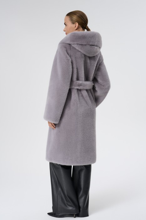 шуба из искусственного меха с поясом по цене 15110 руб вид справа