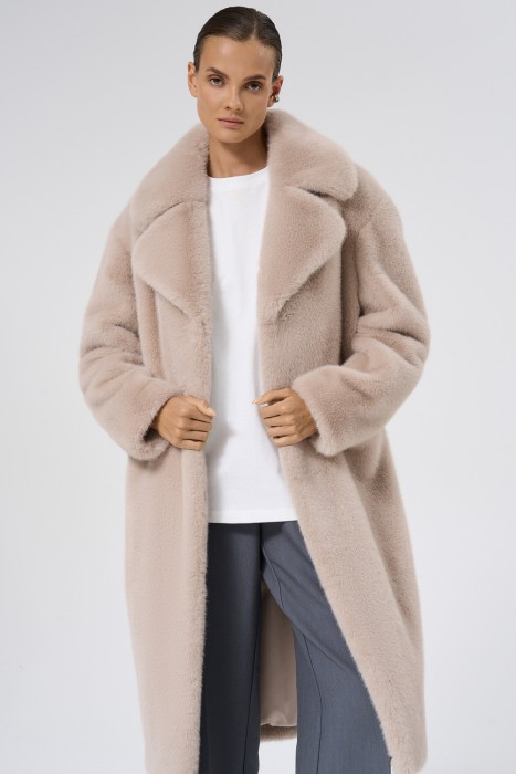 шуба из искусственного меха с поясом от бренда снежная королева вид слева