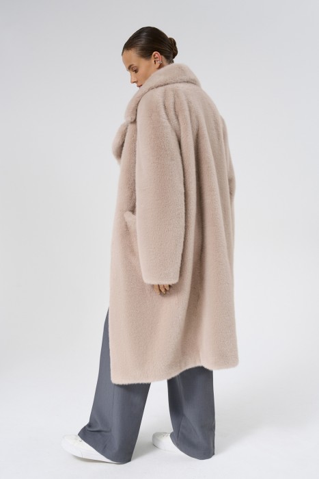 шуба из искусственного меха с поясом по цене 15110 руб вид справа