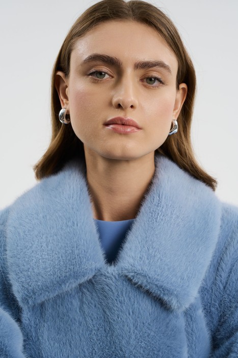 шуба из искусственного меха с поясом из россии вид сбоку