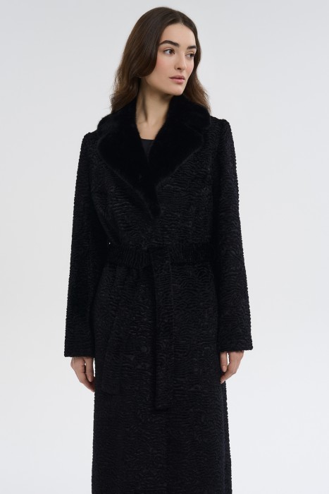 шуба из искусственного меха с поясом от бренда снежная королева вид слева